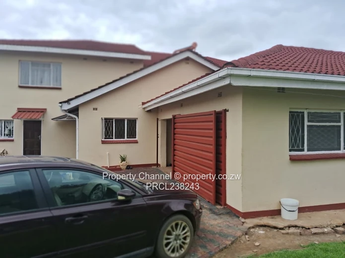 House for Sale in Borrowdale (Domboshava Road)