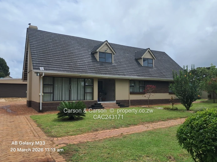 Eastlea 4-Bed house — Modern Kitchen & Borehole