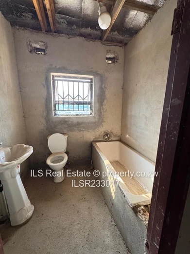 Spacious 6-Bed Shell House with Pool in Crowhill Views