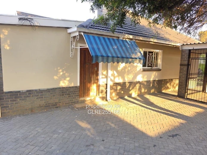 Emerald Hill: 3-Bed Walled Home with Verandah & Pool