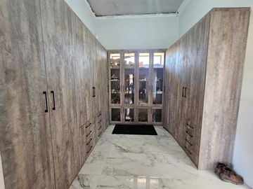 6 Bedroom House