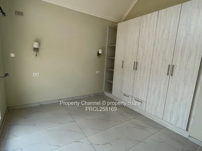 Bright 3-Bed Tynwald Flat with Borehole & Solar