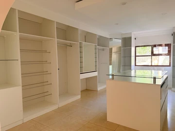 6 Bedroom House