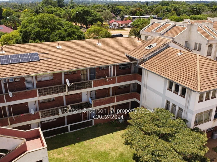 2-Bed Flat in Eastlea: Quiet Courtyard & Borehole (Sole Mandate)