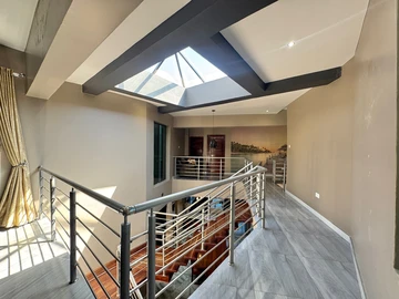 6 Bedroom House