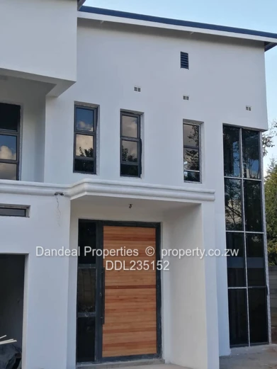 Modern White 4-Bed Garden Flat on 4,000m² — Mount Pleasant