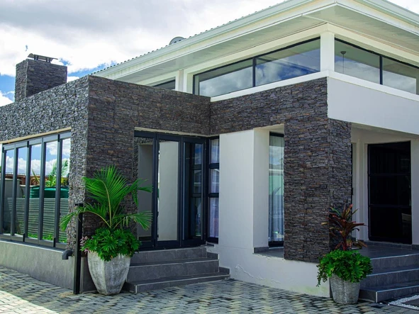 3 Bedroom Flat & Apartment