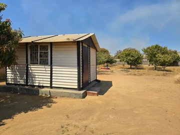 Prime Norton Land with Garden & Cottage - 3389m² Awaits!