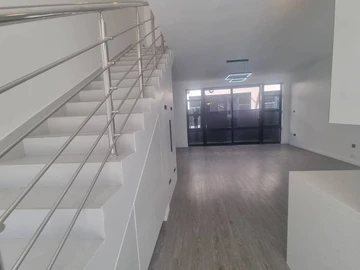 2 Bedroom Flat & Apartment