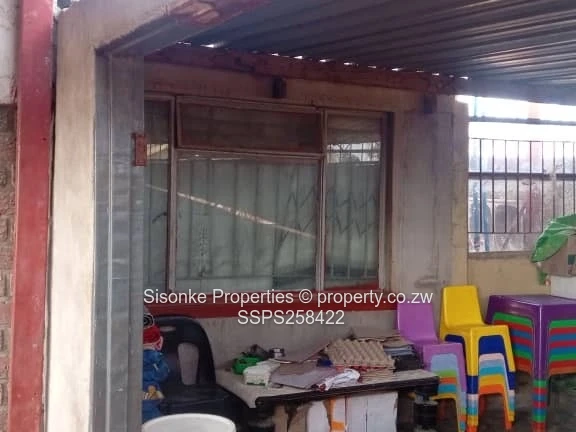 3 bedroomed house dor sale in Manyame Park ,Phase 5