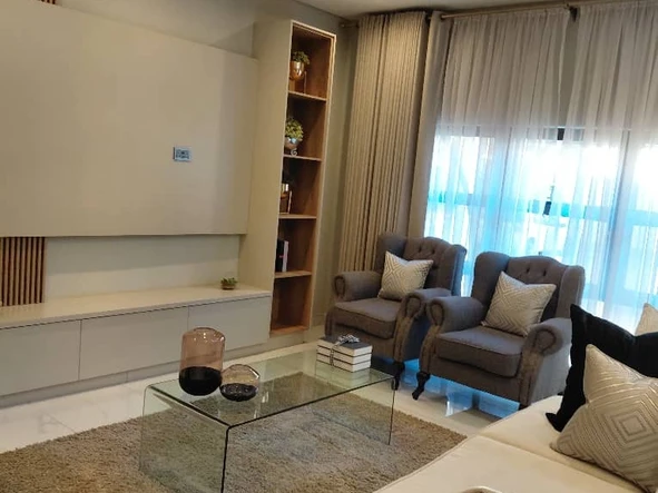 3 Bedroom Flat & Apartment