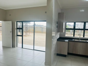 3 Bedroom Flat & Apartment