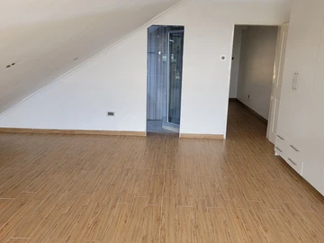 4 Bedroom Flat & Apartment