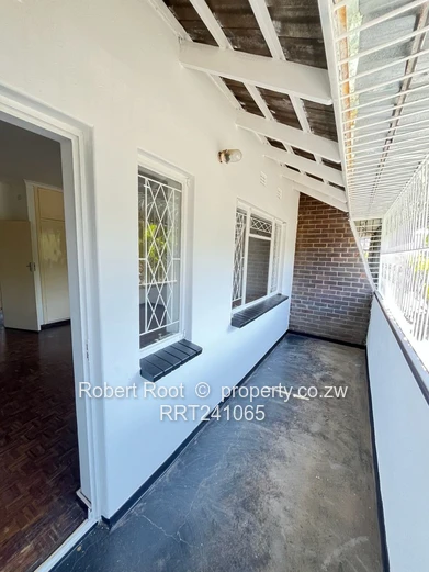 2 bed duplex flat in Avondale West