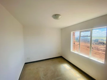 2 Bedroom Flat & Apartment