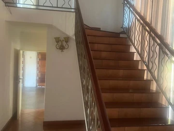 6 Bedroom House