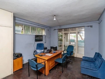 Commercial Property For Sale In Avenues!