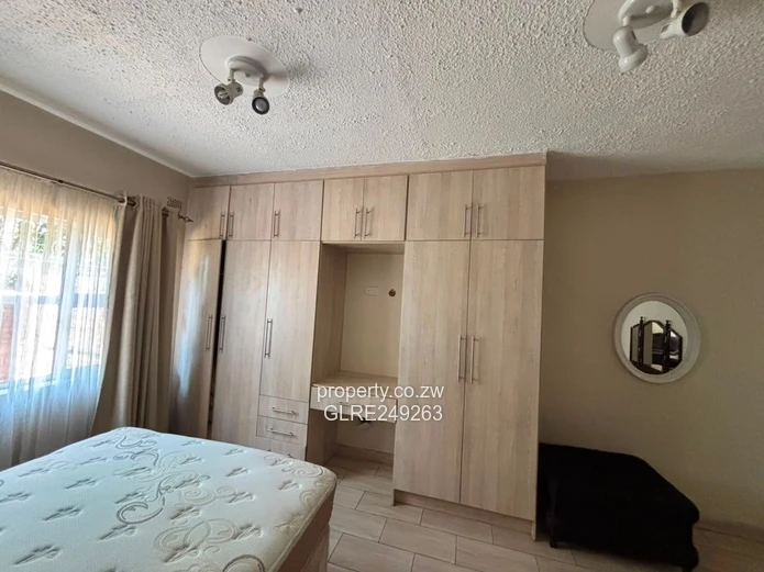 Brick-Faced 3-Bed Flat Bluff Hill - Borehole & Modern Kitchen