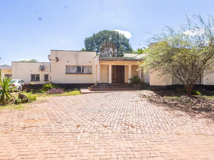 Greystone Park: 3-Bed Home w/ Pool, Tennis court, Borehole & Brick-Floors