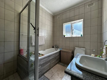 3 Bedroom Flat & Apartment