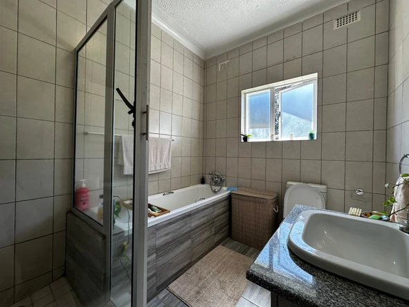 3 Bedroom Flat & Apartment