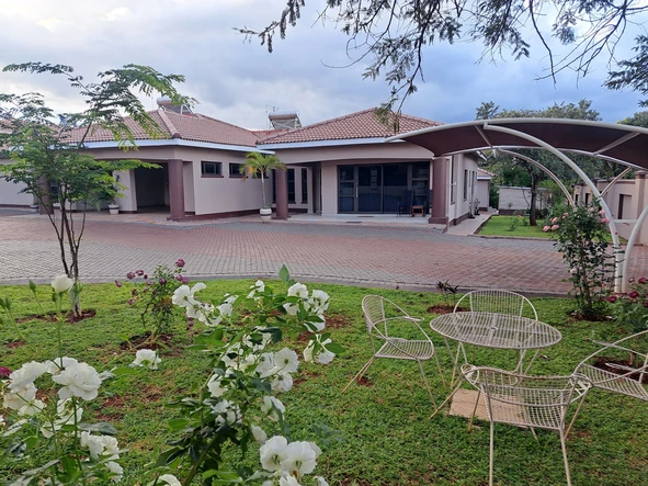 6 Bedroom House