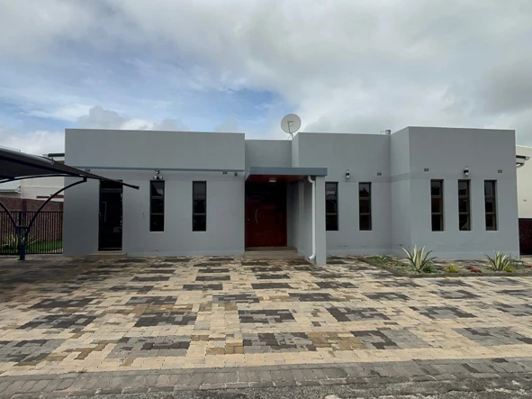 5 Bedroom Flat & Apartment