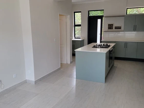 2 Bedroom Flat & Apartment