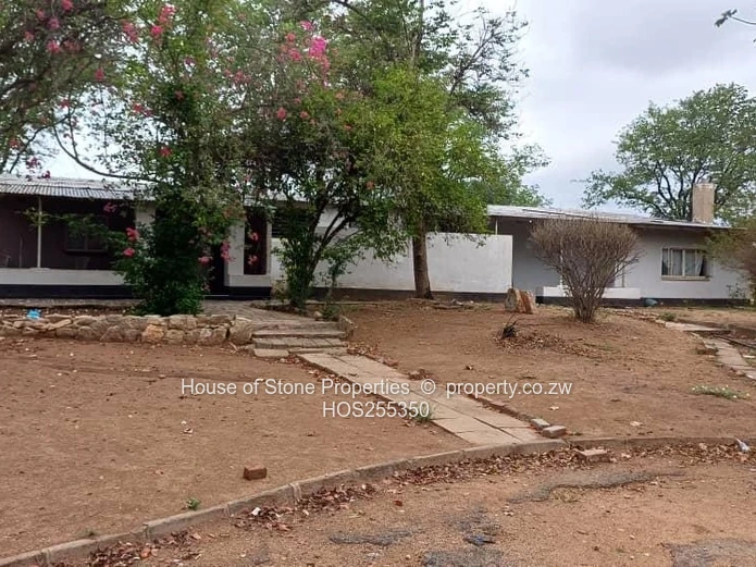  Fully Functional Beitbridge Service Station for Sale
