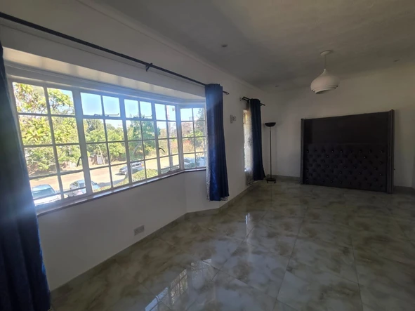 2 Bedroom Flat & Apartment
