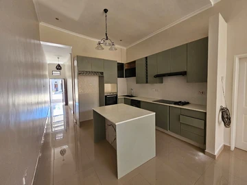 3 Bedroom Flat & Apartment