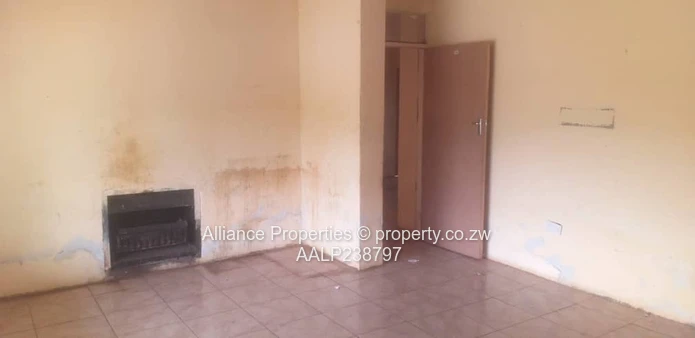 Prime Twinlakes Investment: 4-Bed Main Home + Instant Rental Income