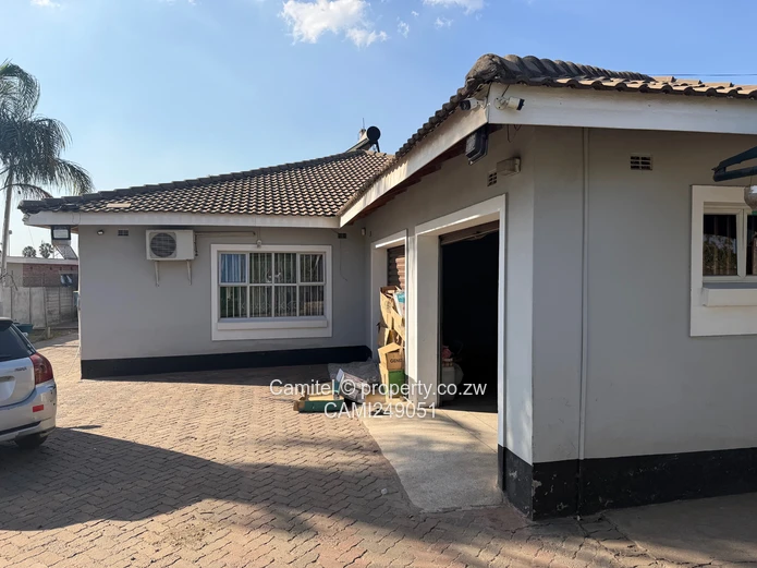 Waterfalls 4-Bed House on 1800 sqm with Borehole near S.O.S school and Parktown shops