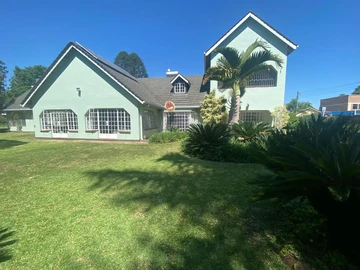 Exceptional 5-bedroom House with Pool and Borehole. 