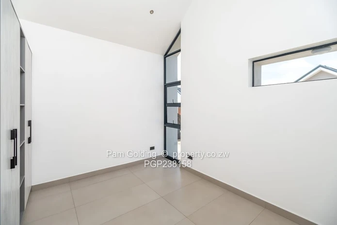 Modern Living in Secure Complex (Sole Mandate)