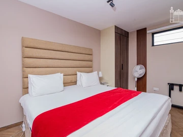 Hotel & Lodge