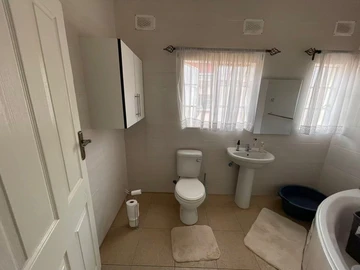 3 Bedroom Flat & Apartment