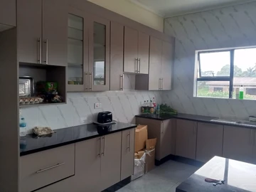 2 Bedroom Flat & Apartment