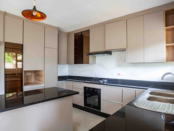 4 Bedroom Flat & Apartment