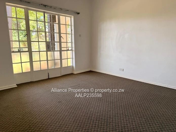 Harare's Finest, 7-Bed Glenlorne Executive Rental with Pool, Borehole & Dual Lounges $3000/Month