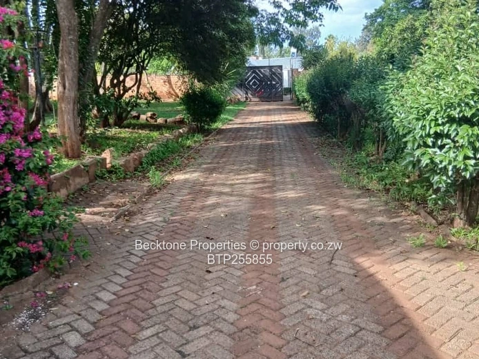 Kumalo 4-Bed House on 2500m² with Pool & Borehole