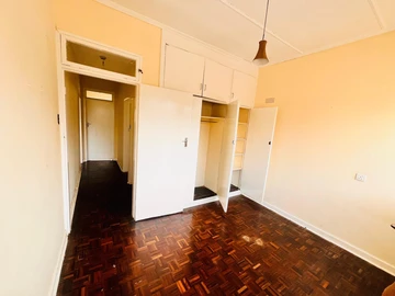 2 Bedroom Flat & Apartment
