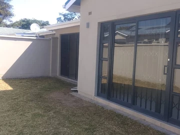 4 Bedroom Flat & Apartment