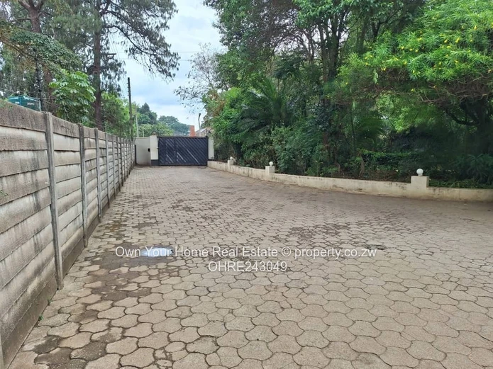 Marlborough 4-Bed on 3950m² — Pool, Borehole & Water Tank