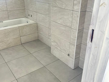 2 Bedroom Flat & Apartment