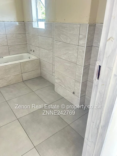 2bed in ashdown park ,gated complex 75k