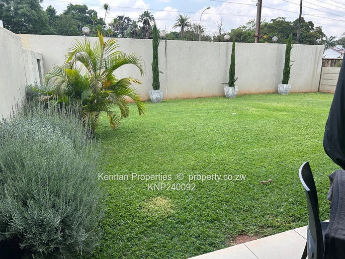 Charming Unit in sought after Highlands Park