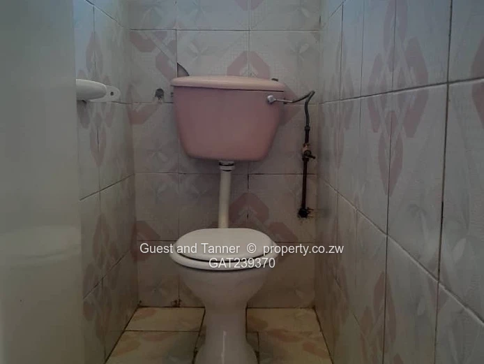 3BR Chadcombe House for Rent - Walled, Gated with Water Tank