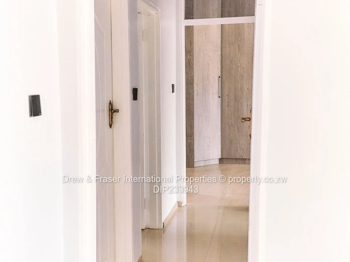 Modern 3-Bed Garden Flat with Borehole in Old Windsor