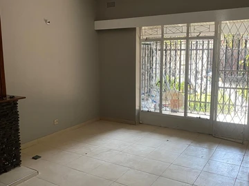 2 Bedroom Flat & Apartment